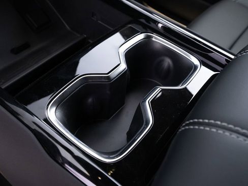 New 2025 Chevrolet Silverado EV LT image 24