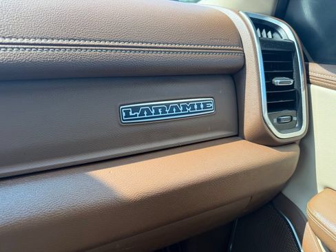 Used 2019 RAM 1500 Laramie AWD/4WD image 17