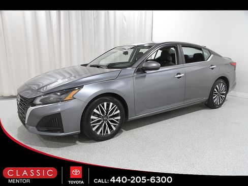 Used 2023 Nissan Altima 2.5 SV FWD image 3