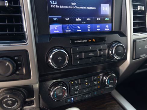 Used 2019 Ford F150 Lariat w/ Trailer Tow Package AWD/4WD image 24