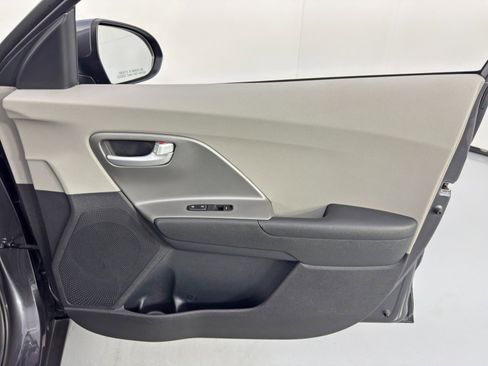 Used 2019 Kia Niro LX image 40