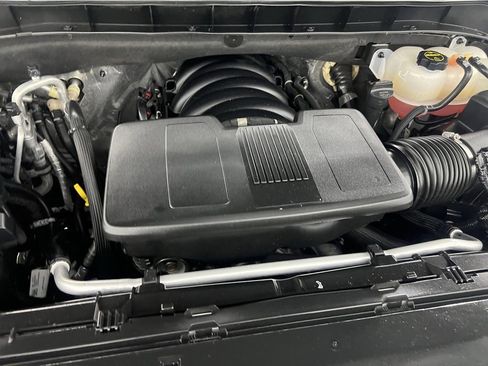 Used 2025 Chevrolet Suburban Z71 image 37