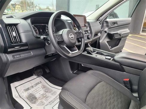 Used 2023 Nissan Pathfinder S image 12