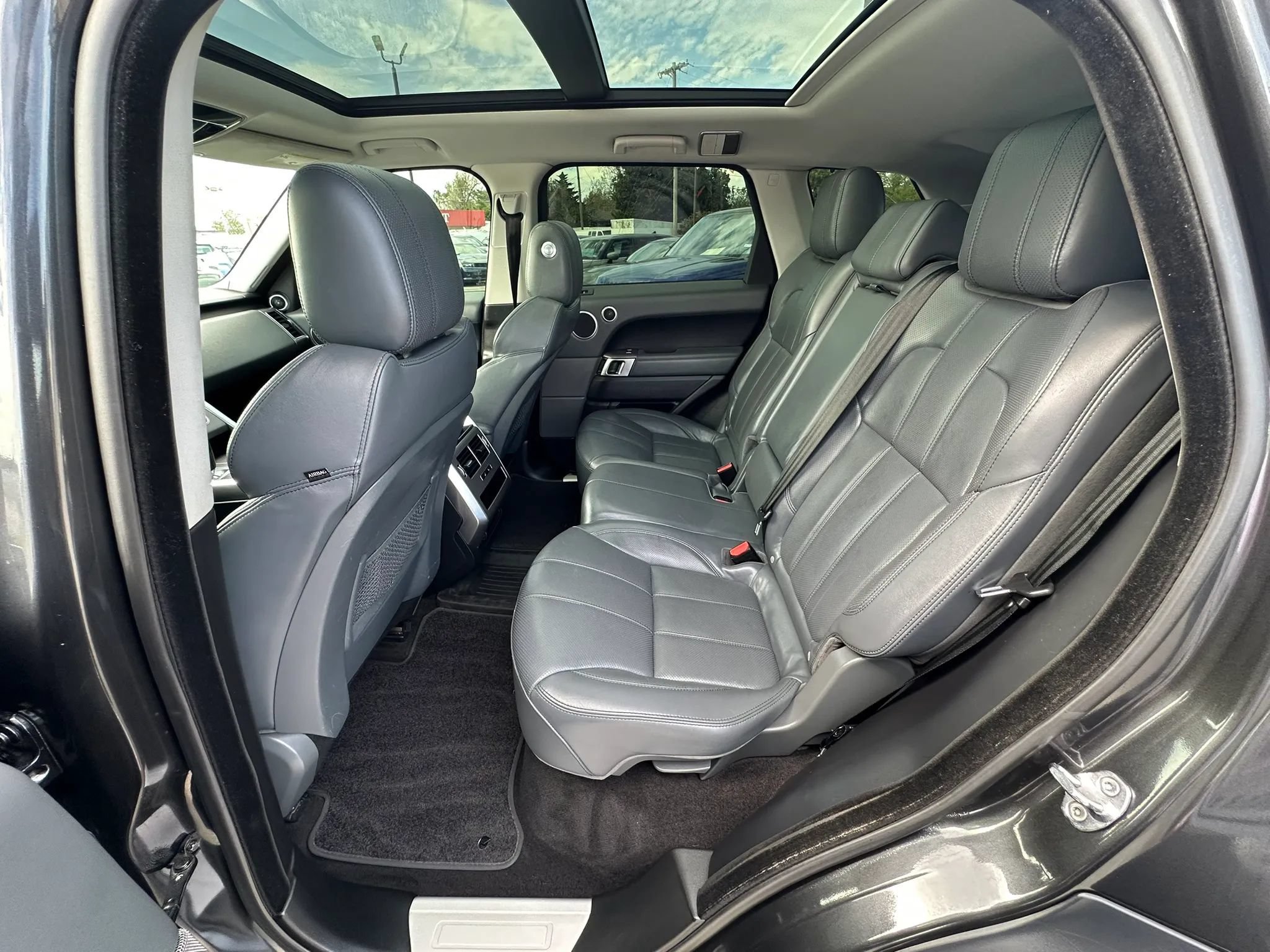 Used 2014 Land Rover Range Rover Sport HSE AWD/4WD image 16