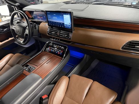 Used 2024 Lincoln Navigator Reserve image 8