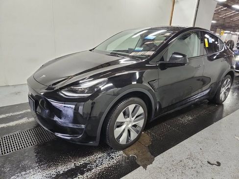 Used 2023 Tesla Model Y Long Range image 1