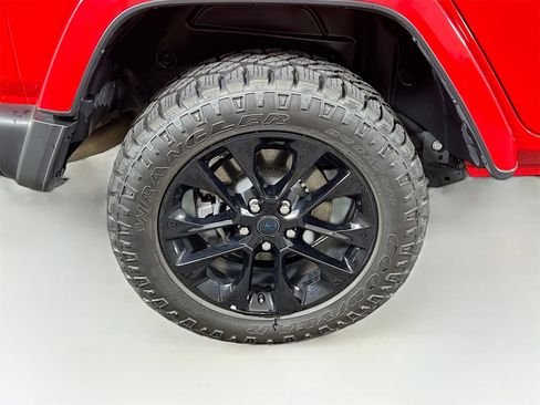 Used 2024 Jeep Wrangler Unlimited Sahara image 34