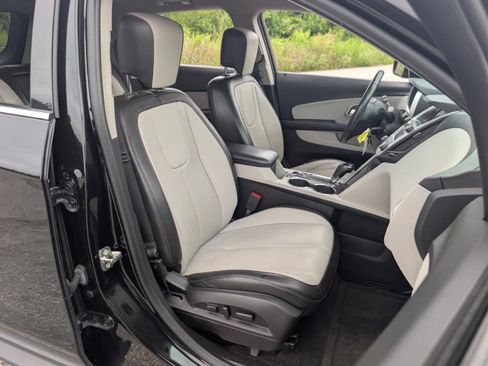 Used 2017 Chevrolet Equinox Premier w/ Enhanced Convenience Package FWD image 25