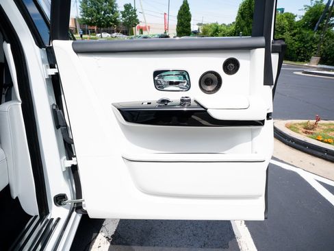 Used 2022 Rolls-Royce Phantom Sedan w/ The Phantom Package RWD image 47