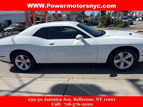 Used 2023 Dodge Challenger SXT image 6