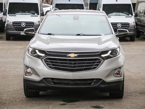 Used 2018 Chevrolet Equinox Premier image 2