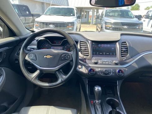 Used 2018 Chevrolet Impala LT w/ LT Convenience Package image 14