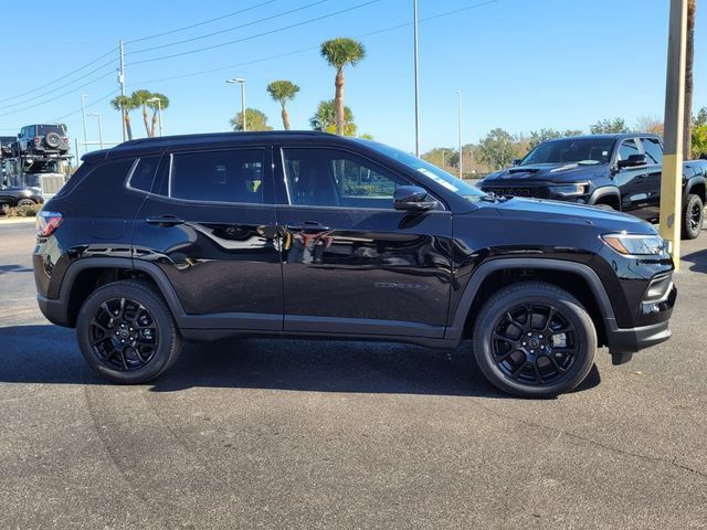 Used 2026 Jeep Compass Latitude AWD/4WD image 8