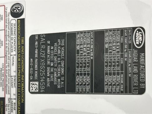 Certified 2025 Land Rover Discovery S AWD/4WD image 34