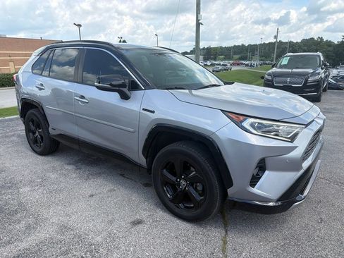 Used 2020 Toyota RAV4 XSE AWD/4WD image 2
