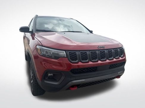Used 2025 Jeep Compass Trailhawk AWD/4WD image 5