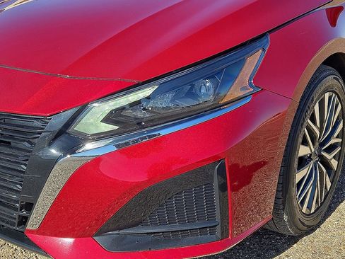 Used 2024 Nissan Altima 2.5 SV image 9