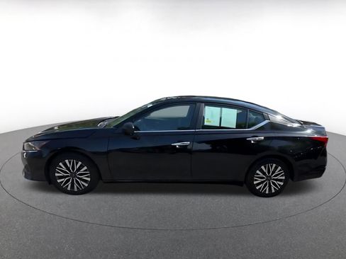 Used 2025 Nissan Altima 2.5 SV FWD image 9