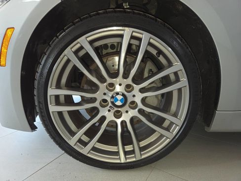 Used 2017 BMW 340i xDrive Sedan AWD/4WD image 12