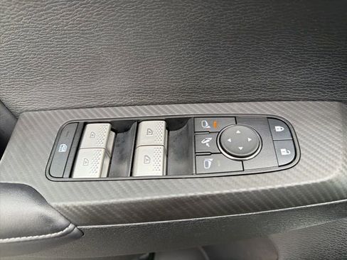 Used 2025 Mitsubishi Outlander SE image 17