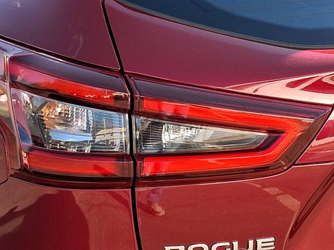 Used 2020 Nissan Rogue Sport SV w/ All-Weather Package image 10