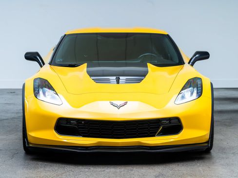 Used 2017 Chevrolet Corvette Z06 RWD image 3