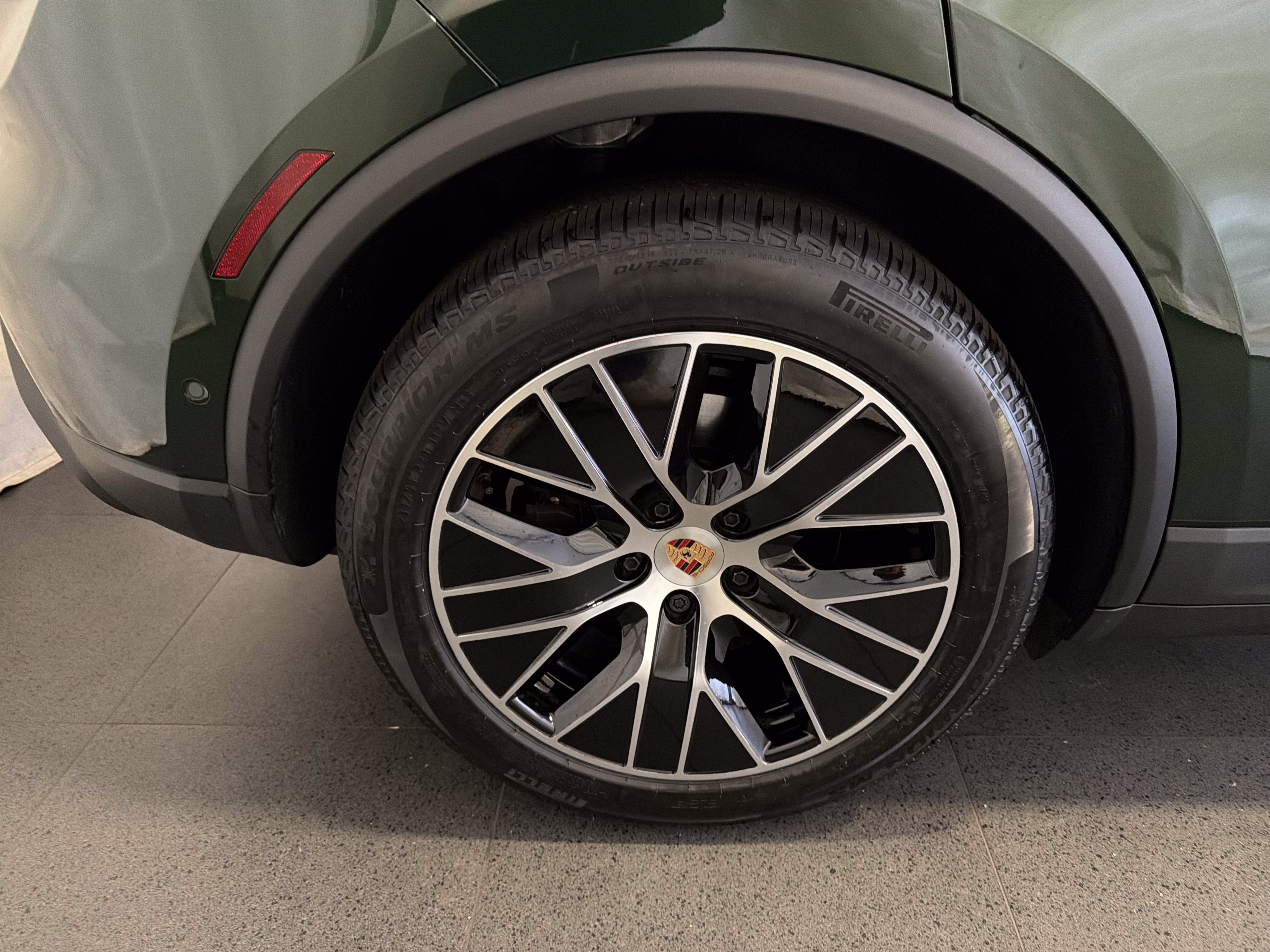 Certified 2026 Porsche Macan 4 Electric AWD/4WD image 12