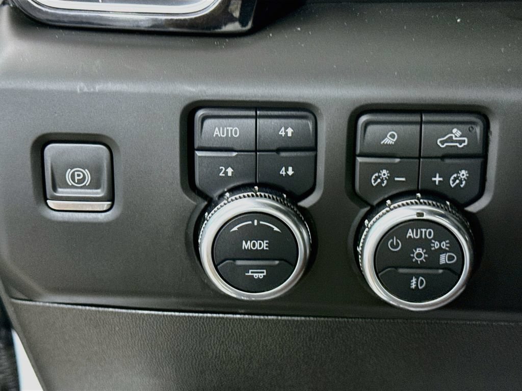 Used 2024 GMC Sierra 3500 Denali Ultimate AWD/4WD image 10