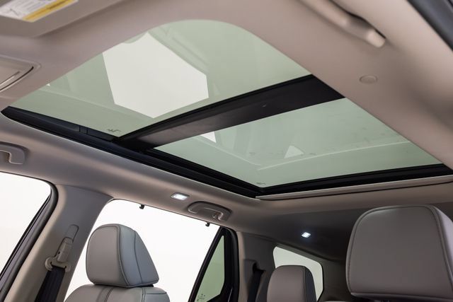 Used 2025 Honda Pilot Touring image 9