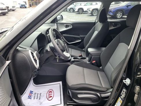 Used 2022 Kia Soul LX w/ Technology Package image 11