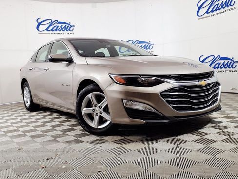 Used 2025 Chevrolet Malibu LS FWD image 1