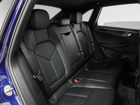 Used 2025 Porsche Macan image 23