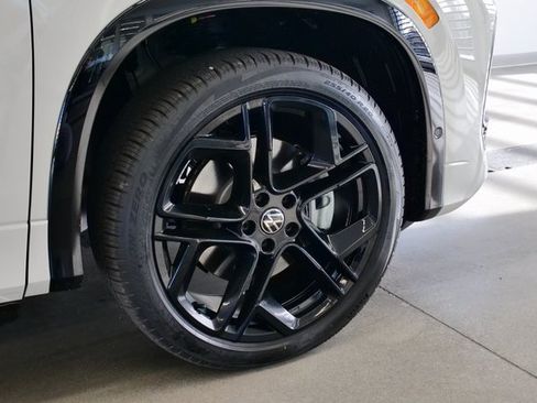 New 2026 Volkswagen Tiguan SE R-Line image 8