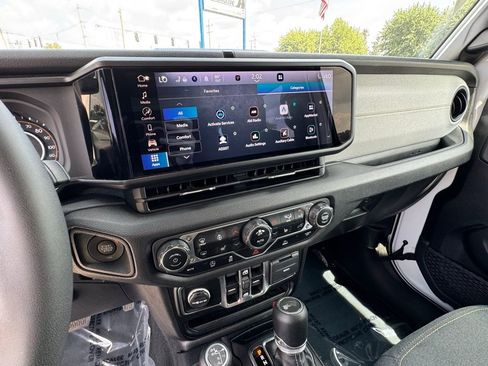 Used 2024 Jeep Wrangler Sport S image 27