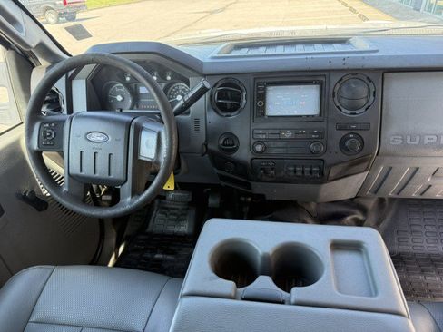 Used 2011 Ford F550 4x4 Crew Cab Super Duty w/ Payload Upgrade Pkg image 7