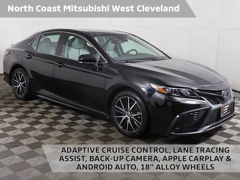 Used 2022 Toyota Camry SE image 1