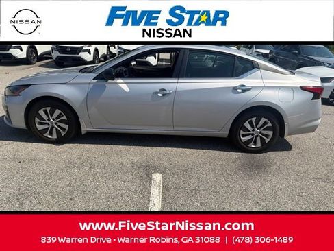 Used 2025 Nissan Altima 2.5 S FWD image 16