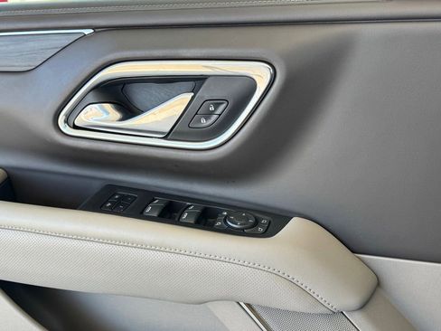 Used 2023 GMC Yukon SLT w/ SLT Luxury Package image 37