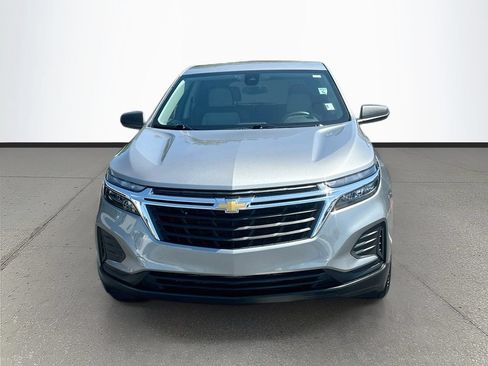 Used 2023 Chevrolet Equinox LS w/ LS Convenience Package FWD image 2