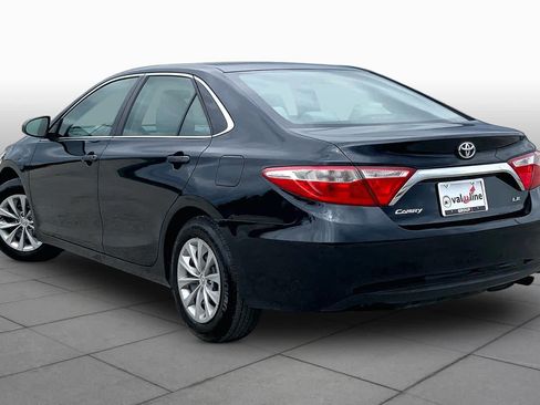 Used 2017 Toyota Camry LE FWD image 12
