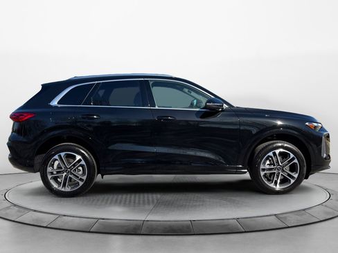 New 2026 Audi Q5 Premium image 8