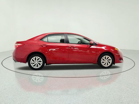 Used 2017 Toyota Corolla LE FWD image 4