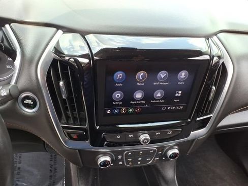 Used 2020 Chevrolet Traverse LT FWD image 20
