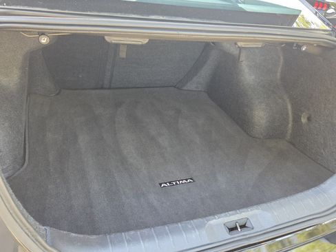 Used 2025 Nissan Altima 2.5 SV FWD image 17