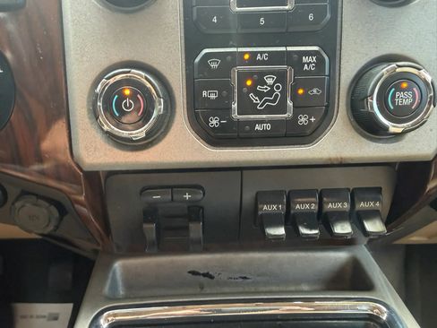 Used 2015 Ford F250 Lariat w/ Lariat Ultimate Package AWD/4WD image 20