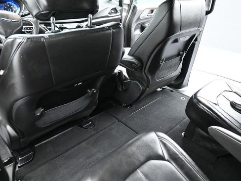 Used 2025 Chrysler Pacifica Select FWD image 25