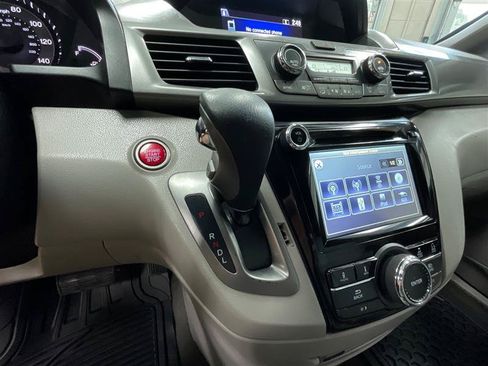 Used 2017 Honda Odyssey SE image 17