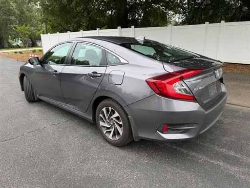 Used 2017 Honda Civic EX image 3