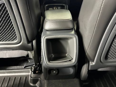 Used 2022 Volvo XC40 T5 Momentum AWD/4WD image 27