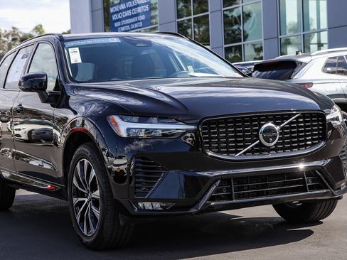 Used 2025 Volvo XC60 B5 Plus w/ Climate Package image 5